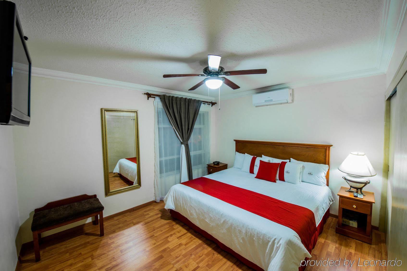 Del Marques Hotel And Suites 과달라하라 외부 사진