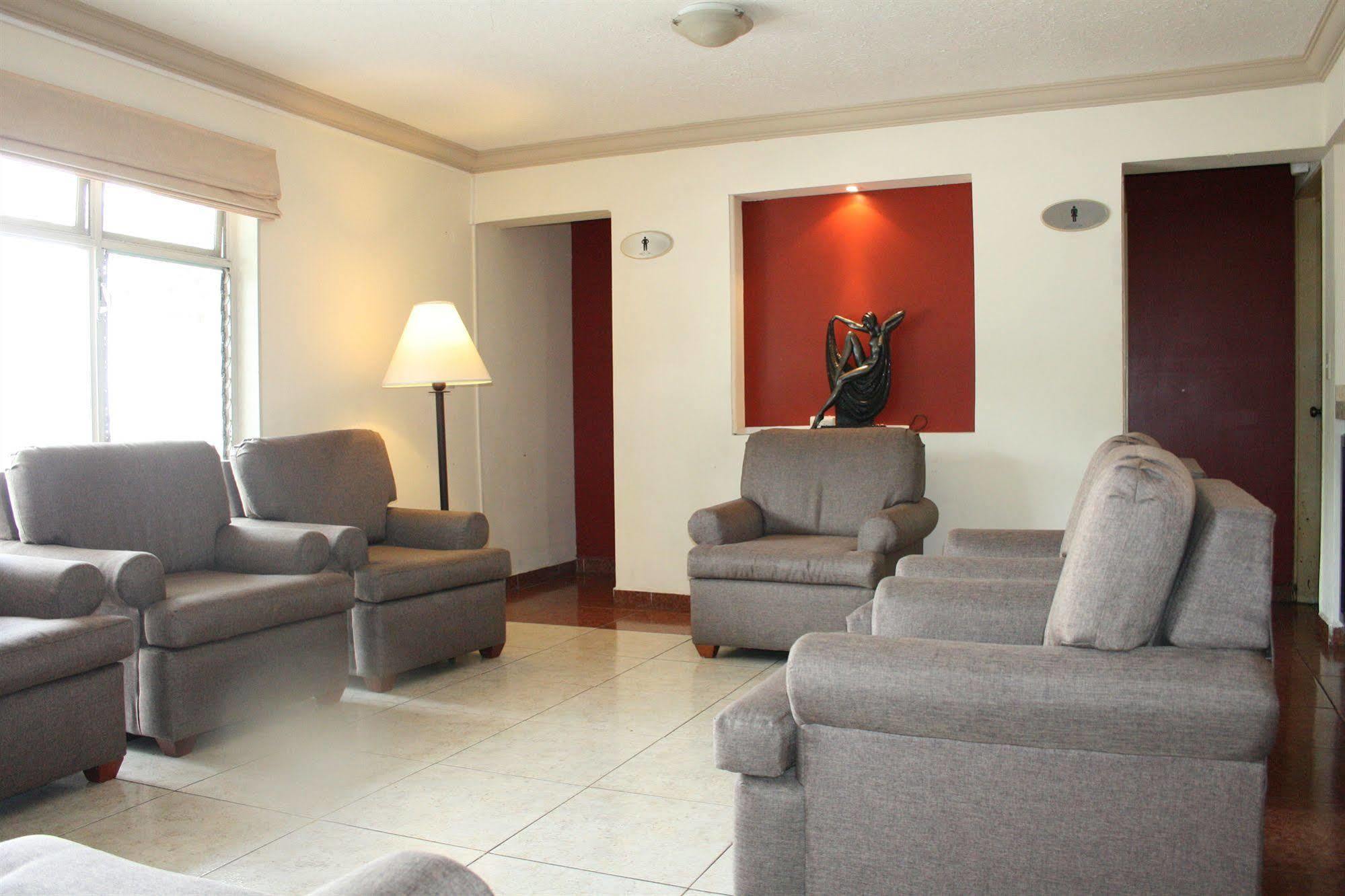 Del Marques Hotel And Suites 과달라하라 외부 사진