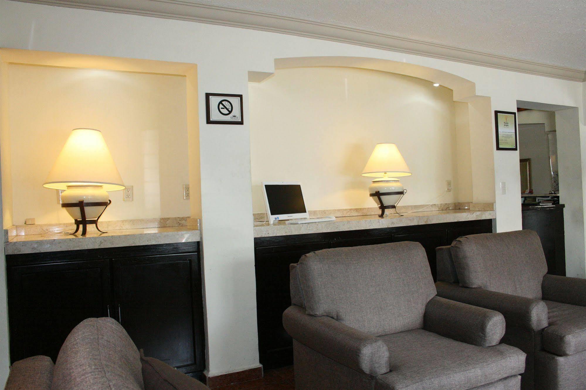 Del Marques Hotel And Suites 과달라하라 외부 사진
