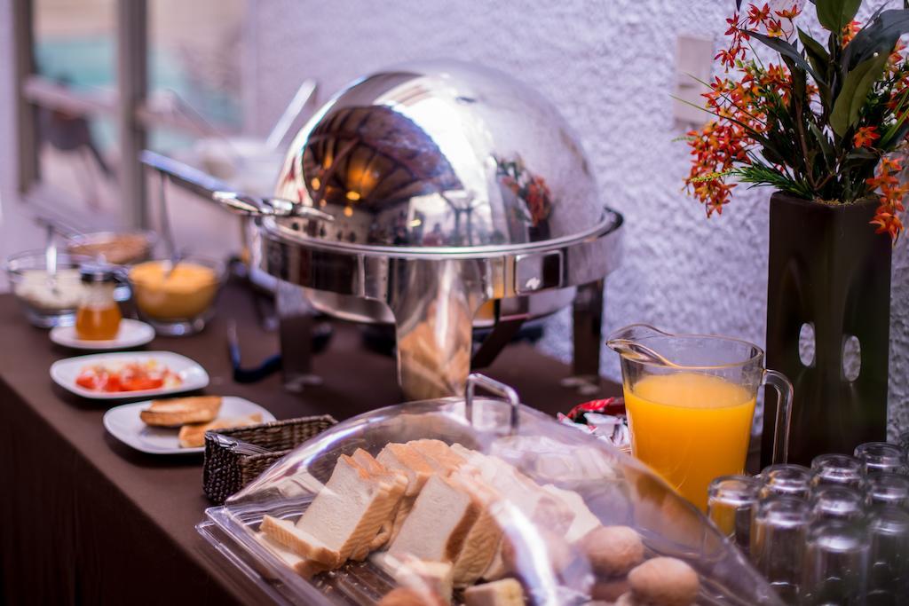 Del Marques Hotel And Suites 과달라하라 외부 사진